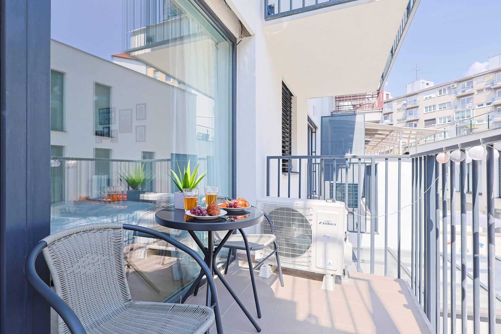 Appartamento Adamick Place In City Centre With Free Parking Bratislava Esterno foto