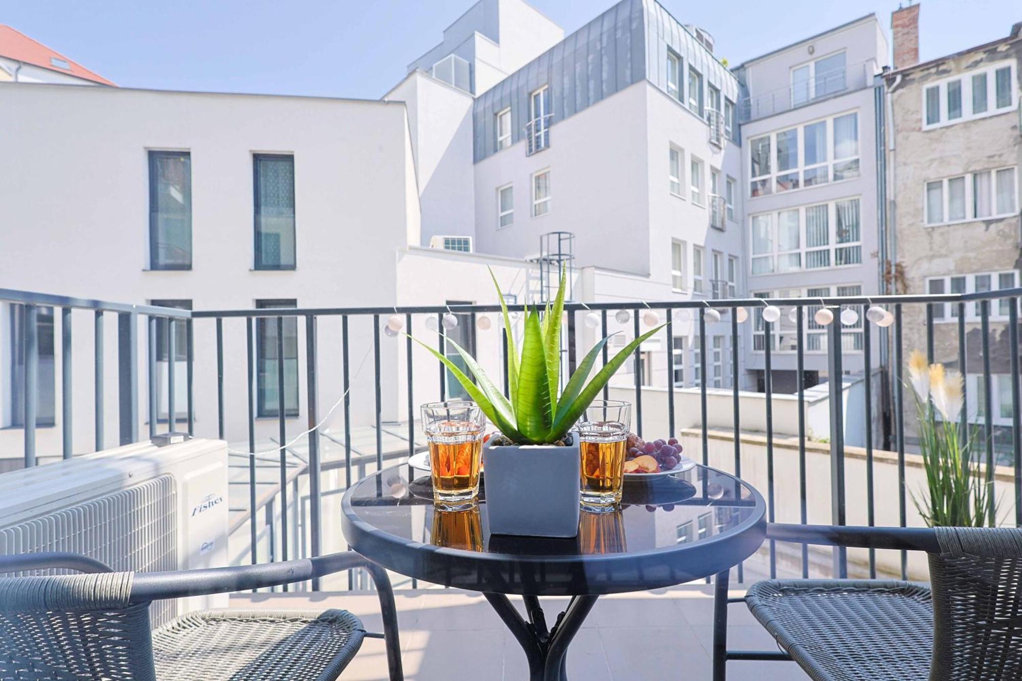 Appartamento Adamick Place In City Centre With Free Parking Bratislava Esterno foto
